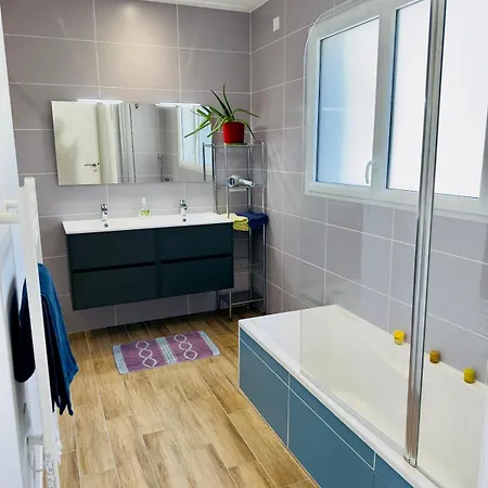 A 800m De La Plage, Piscine Chauffee *