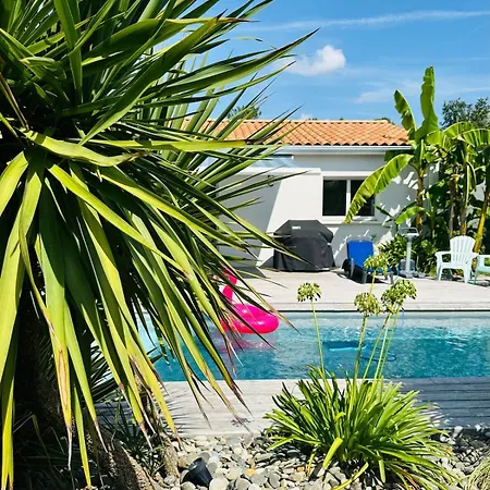 A 800m De La Plage, Piscine Chauffee 别墅 *