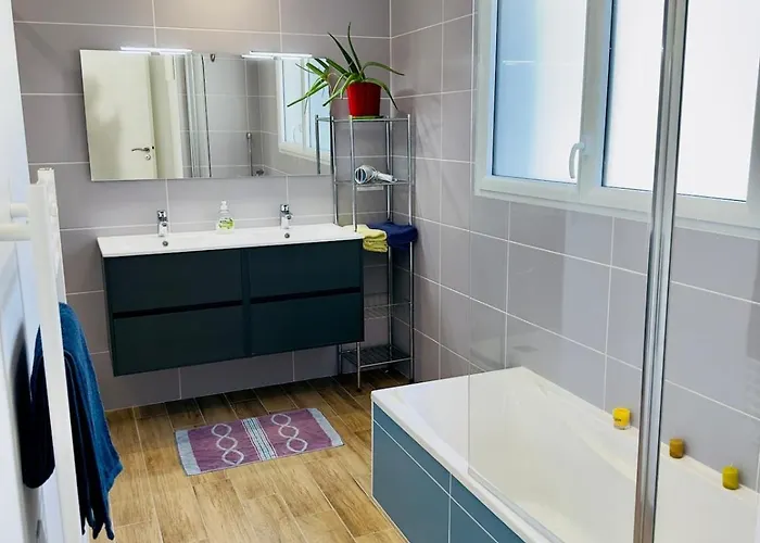 A 800m De La Plage, Piscine Chauffee *